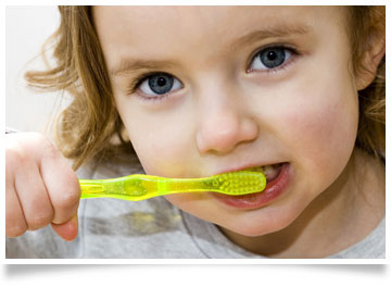 A little gitl brushing her teeth